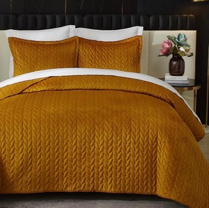 Ivellow Velvet 3-Piece Quilt Set -Queen