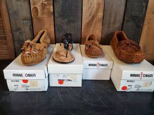 Lot of 4 pair of Minnetonka Moccosins Various Sizes