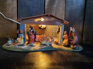 Vinatage Desktop Nativity Scene Lights Up