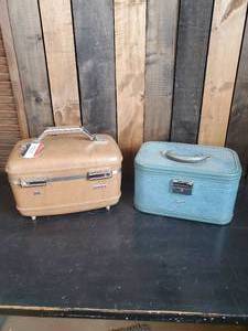 2 Mid Modern Travel Makeup Cases
