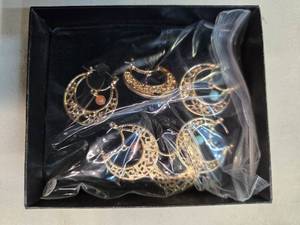 Gold Coast Platinum Plated 3 Pairs of Earring (New). Sold for over $60.00 online