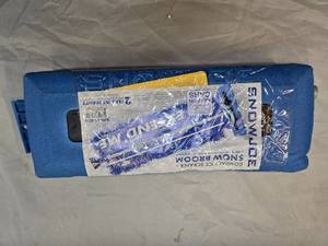 Compact Ice Scraper  Snow Broom (Brand New Snow Joe)