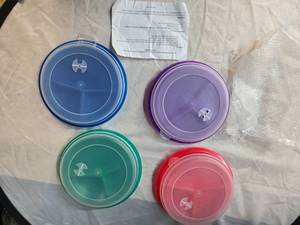 Lot of 4 pieces of Microwave vented Divided Colorful Plates with lids (total of 8 pieces 4 plates plus 4 lids)