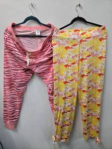 Lot of 2 leggings Theo & Space ( Size L )  and Kate & Mallory( Size L) New without tag