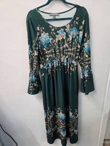 Kate & Mallory Size S  Elegant Dress ( New without Tag)