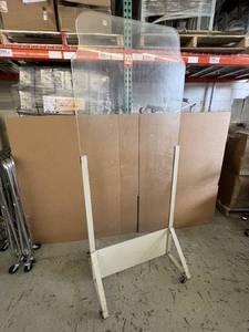 lot 28 image: Mobile Window X-Ray Plexiglass Barrier - In Good Condition