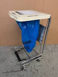 lot 44 image: Laundry Hamper with Flip Up Lid and Foot Pedal - In Good Condition