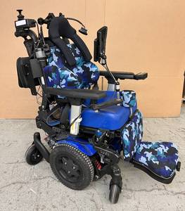 lot 45 image: MSRP $20,000 Q300m Mini Compact Modern Mobility Power Wheelchair With Added Luci Smart Technology - prevents tips, collisions, and falls before they happen, so we can see a curb - All In Excellent Condition However Unable To Test As Batteries Are Dead