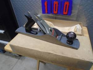 lot 100 image: Stanley handyman h-1205 plane. Looks new in box. Back handle is cracked. As shown.
