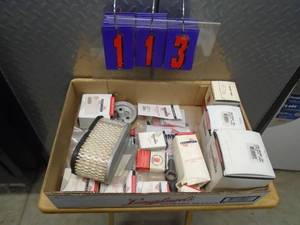 lot 113 image: Flat of Tecumseh motor parts. As shown.