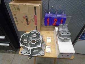 lot 121 image: Tecumseh motor block & valve assembly. As shown.