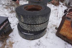 6 - Michelin & Bridgestone 11R - 22.5 Truck Tires