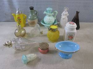 lot 26 image: (CS) Assorted Vintage Avon...