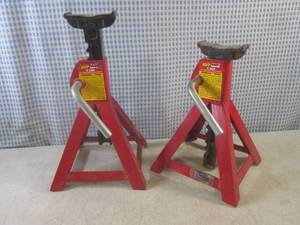 lot 33 image: (CS) Pair of MVP SuperLift 2-Ton Ja...