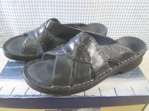 lot 35 image: (CSB) Pair of Clarks Shoes Size 7M ...