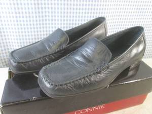 lot 39 image: (CSB) Pair of Connie Shoes Size 6 1...