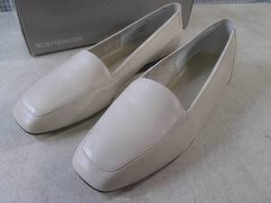 lot 40 image: (CSB) Pair of Worthington Shoes Siz...