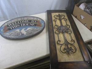 lot 48 image: (C-1) Vintage Wood Eagle Welcome Si...