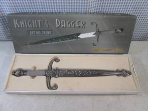 lot 54 image: (CNTR) Knights Dagger in Box 17 1...