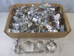 lot 56 image: (BS) Large Assortment of Metal Cook...
