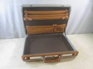 lot 57 image: (CS) Samsonite Hard Side Briefcase...
