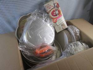 lot 70 image: (D-3) Complete Wilton Cake Decorati...