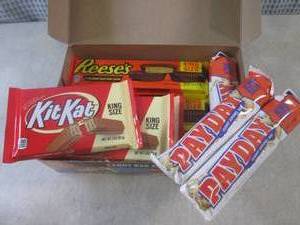 lot 97 image: (B-1) 12 King Size Candy Bars Kit K...