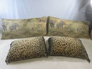 lot 108 image: (EW2) 2 Pair of Throw Pillows ...