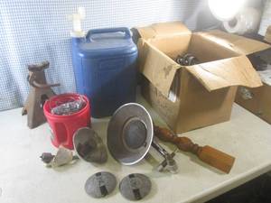 lot 113 image: (F-3) Lot of Misc - Jack Stand, Hea...