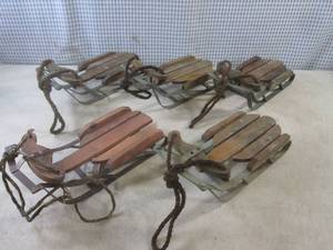 lot 118 image: (CS) 5 Vintage Decor Snow Sleds Woo...