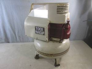 lot 162 image: (G-1) Tool Shop 2 HP 4-Gallon Panca...