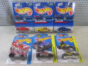 lot 300 image: (EC1) Assorted Hot Wheels in Packag...