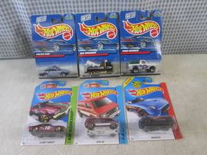 lot 301 image: (EC1) Assorted Hot Wheels in Packag...