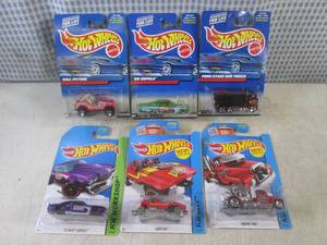 lot 302 image: (EC1) Assorted Hot Wheels in Packag...