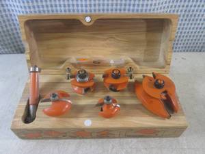 lot 173 image: (EC1) Router Bit Set CMT The Sommer...