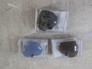 lot 236 image: (CNTR) 3 Polished Heart Shaped Gems...
