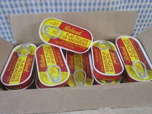lot 260 image: (B-2) 25 Cans of Flat Fillets of An...