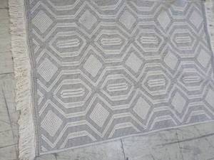 lot 28 image: Accent Beige Rug 30 x 45...