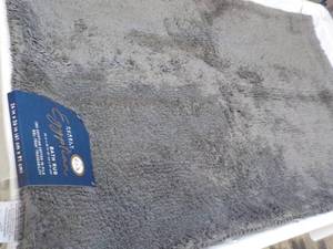 lot 33 image: Egyptian Bath Rug Grey 24 x 36...