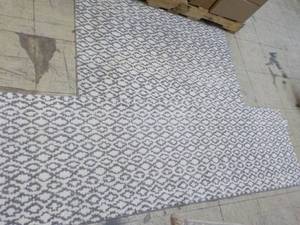 lot 35 image: 2 pc Accent Rug and Runner...