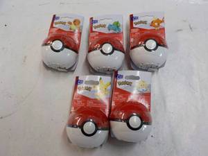 lot 112 image: Pokmon Toys...