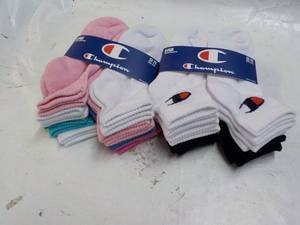 lot 139 image: 2 ct 8 packs Champion Youth Socks 5...