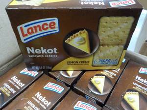 lot 204 image: 12 ct 6.8 oz Boxes Lance Nekot Lemo...