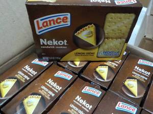 lot 206 image: 12 ct 6.8 oz Boxes Lance Nekot Lemo...