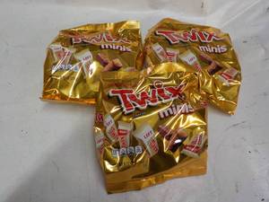 lot 238 image: 3 ct 9.70 oz bags Twix Minis...