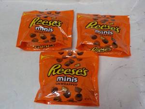 lot 273 image: 3 ct 7.6 oz bags Reeses Minis...