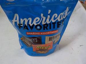 lot 289 image: 1 lb. 1.6 oz Bag Americas Favorite...