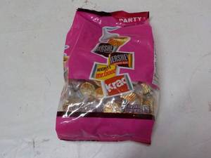 lot 296 image: 2 lb. 3 oz bag Party Miniature Cand...