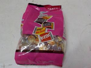 lot 298 image: 2 lb. 3 oz bag Party Miniature Cand...