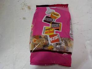 lot 299 image: 35 oz bag Party Miniature Candy...